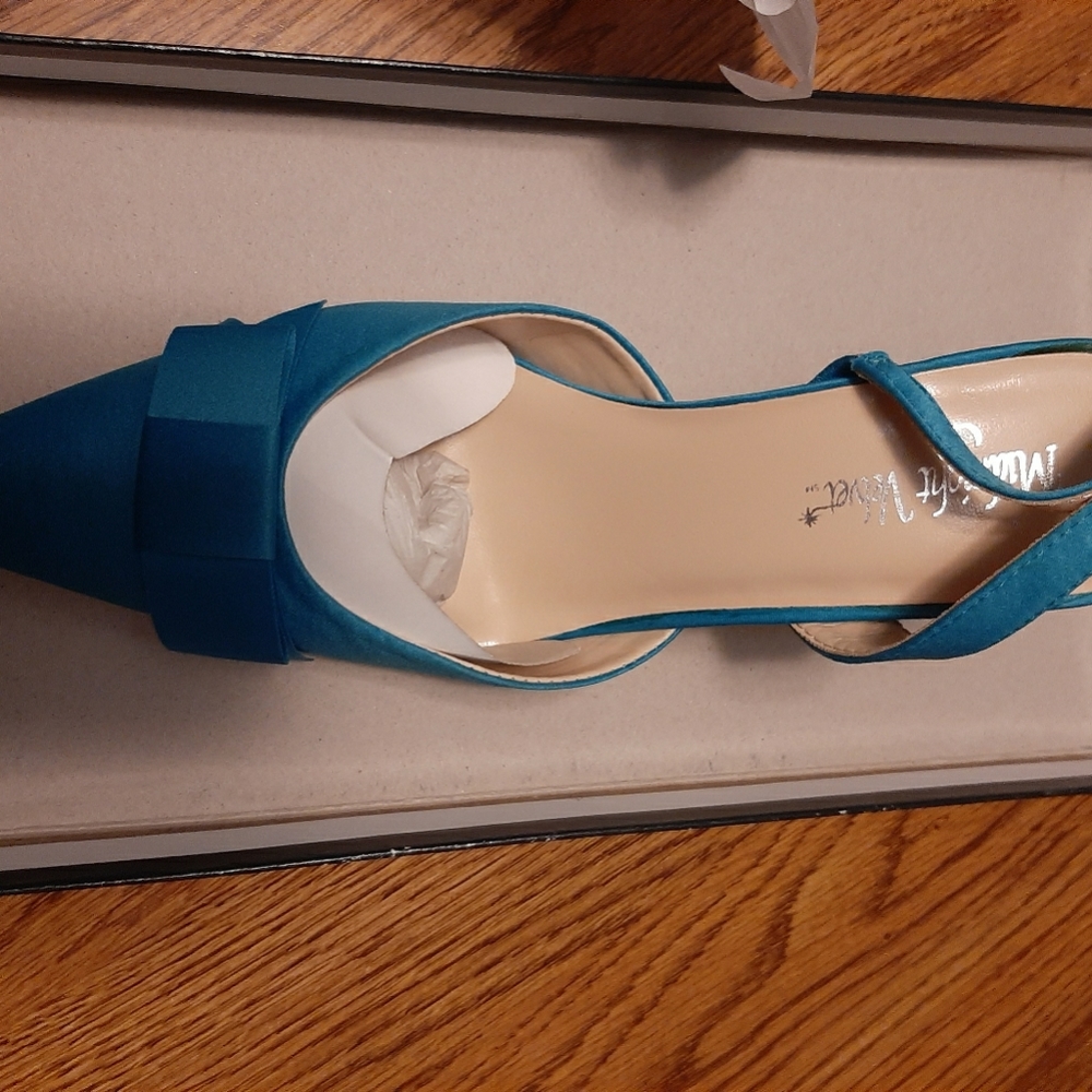 Shoes - Picture 5 of 16